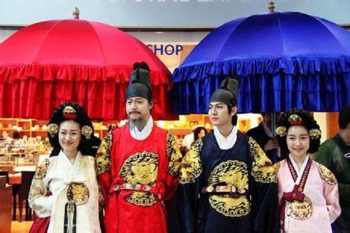 韓国仁川空港の民族衣装ショー