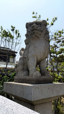 田守神社の鳥居の側の狛犬さん(左)
