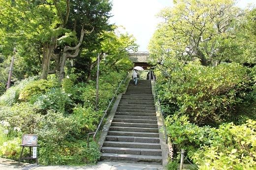東慶寺への石段