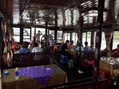 201708HALONG船で昼食１