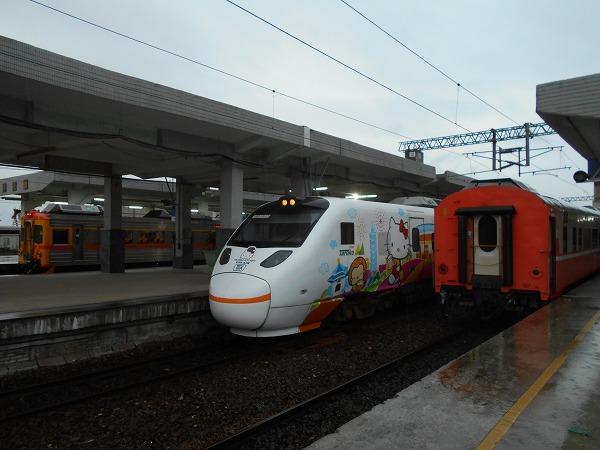 台鐵TEMU1000型太魯閣號在台東站