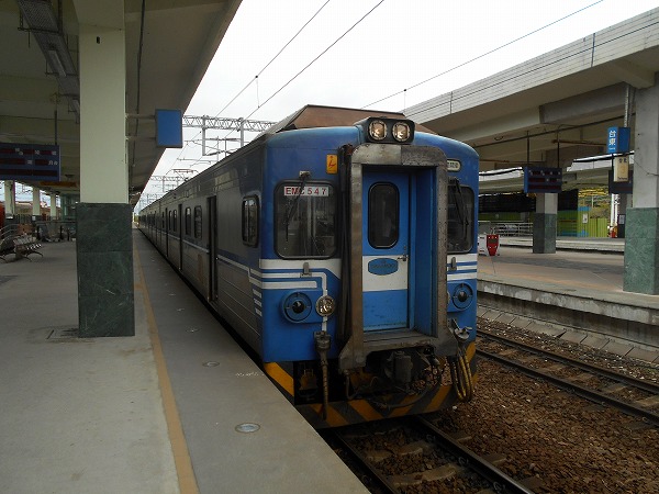 台鐵EMU500型區間車在台東站